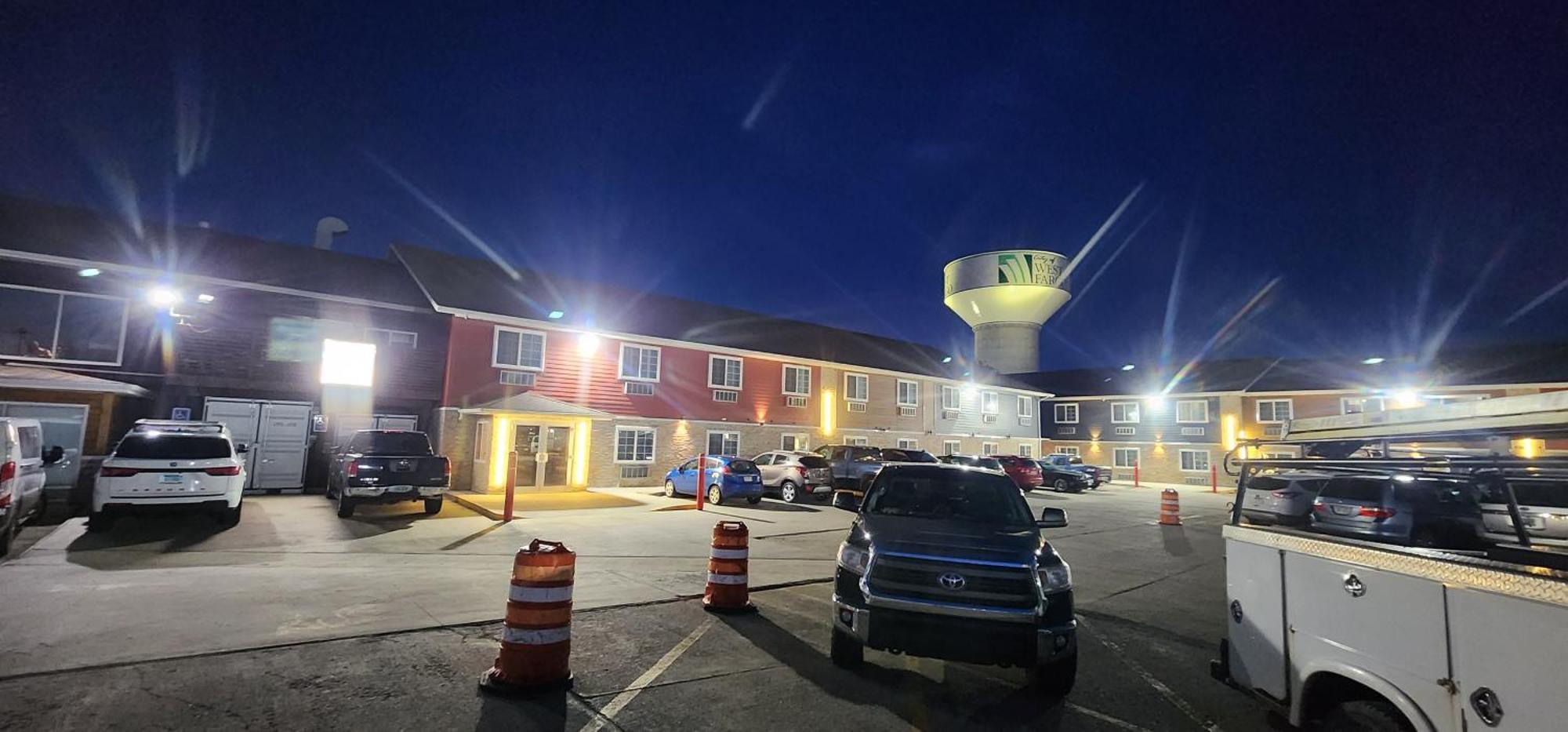 فندق رودواي إن West Fargo المظهر الخارجي الصورة
