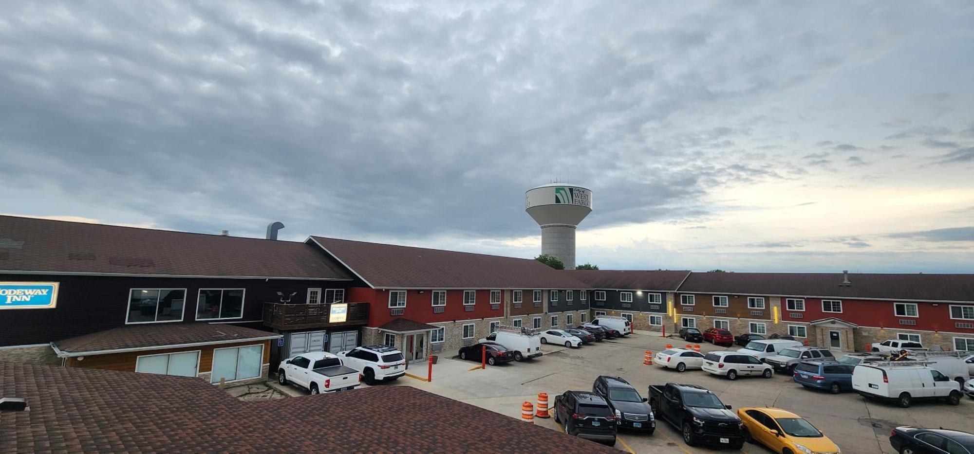 فندق رودواي إن West Fargo المظهر الخارجي الصورة